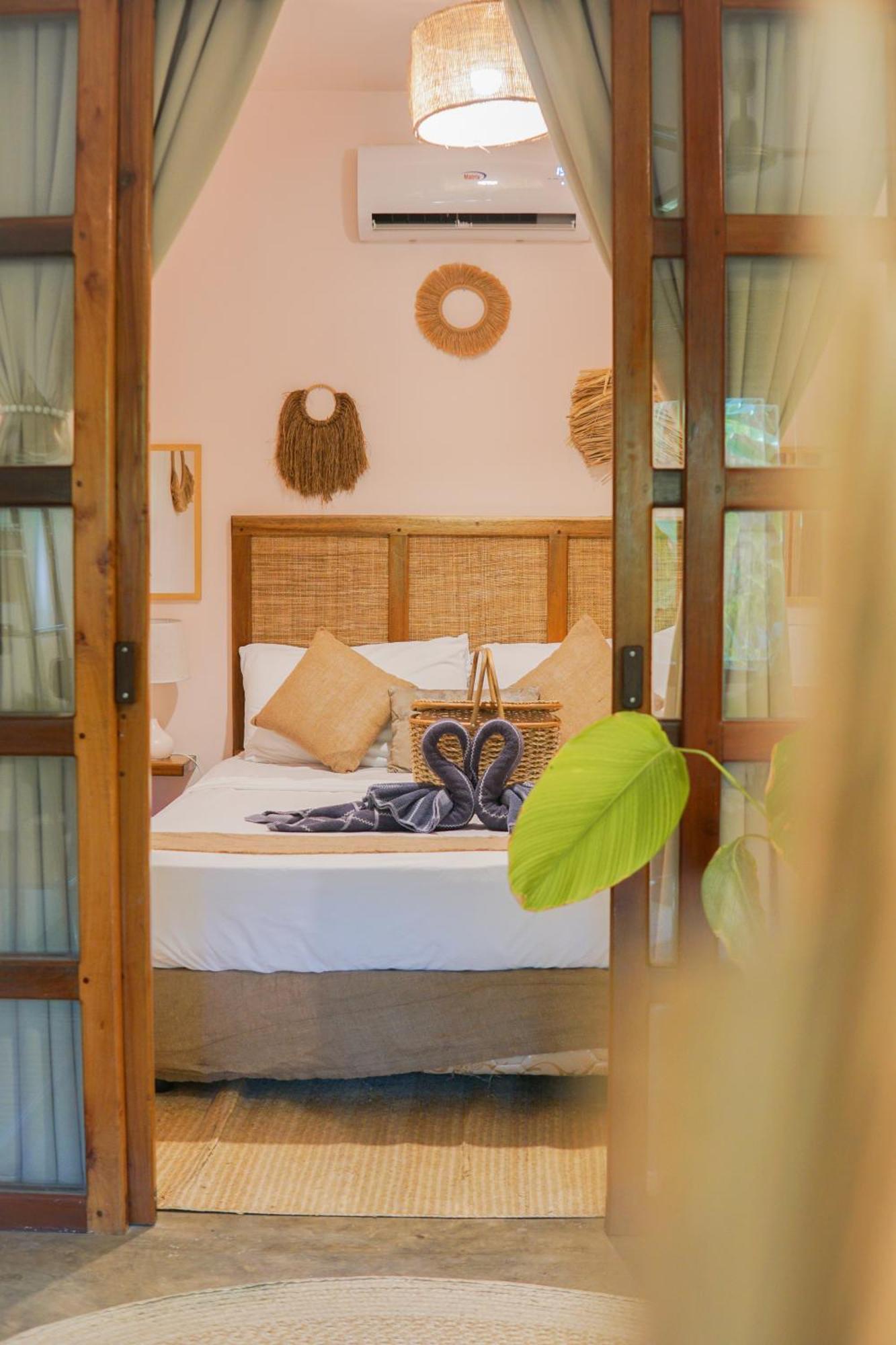 Greenhouse Siargao Roadside Boutique Apartments เจเนอรัลลูนา ภายนอก รูปภาพ